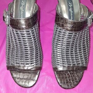 BRIGTHON Metallic Woven Heels